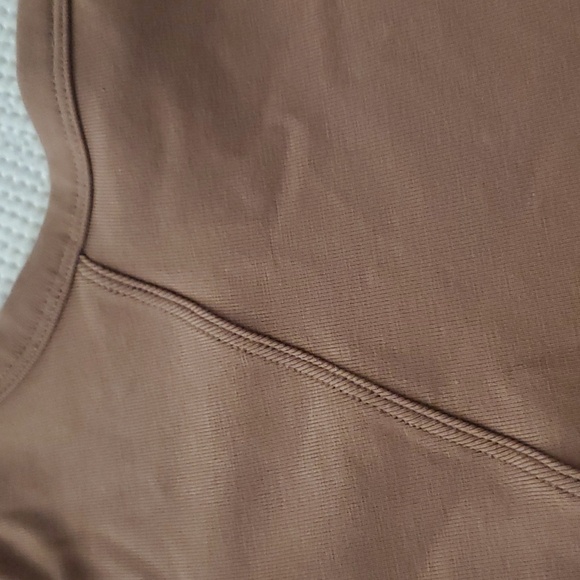 LuLuLemon top 6 - Picture 4 of 4